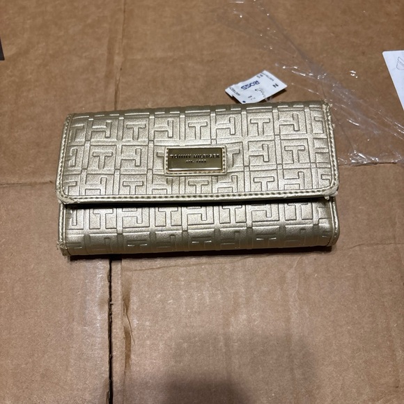 Tommy Hilfiger Metallic Gold Wallet - Picture 1 of 15